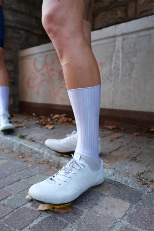 Aero socks for cycling performance. Calze aero per ciclismo